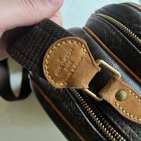 LOUIS VUITTON Reporter Leather Crossbody Bag - Picture 6 of 8